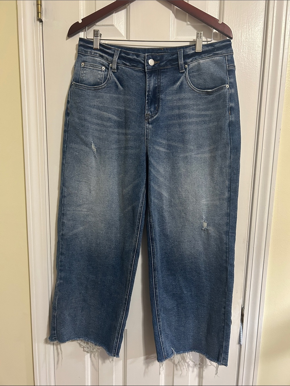 Flamingals, Distressed Wide-Leg Cropped Women's Jeans - Size Large (10/12)